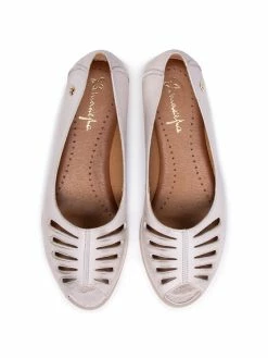 Πολύ καλή προσφορά ✨ Maciejka Γυναίκες Υποδήματα Κλειστά παπούτσια 04499-25/00-1 Μπεζ 🔥 -Maciejka πωλήσεων unnamed file 2515